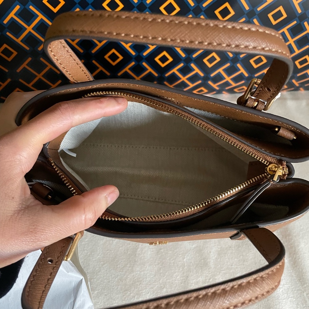 New, tory burch Emerson mini tote crossbody bag in brwon - Picture 9 of 13